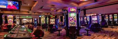 Antarmuka aplikasi totojudi menampilkan permainan slot dan taruhan olahraga